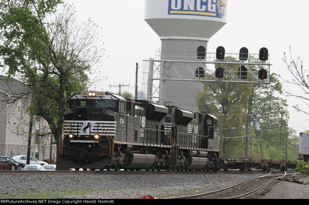 NS 2744 leads train 218 past the signals at Aycock